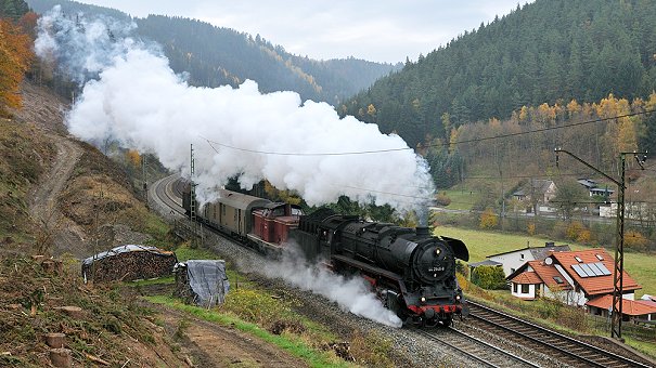 44 2546-8 und V 100 1365 - Foto: Michael Garri, Bayreuth