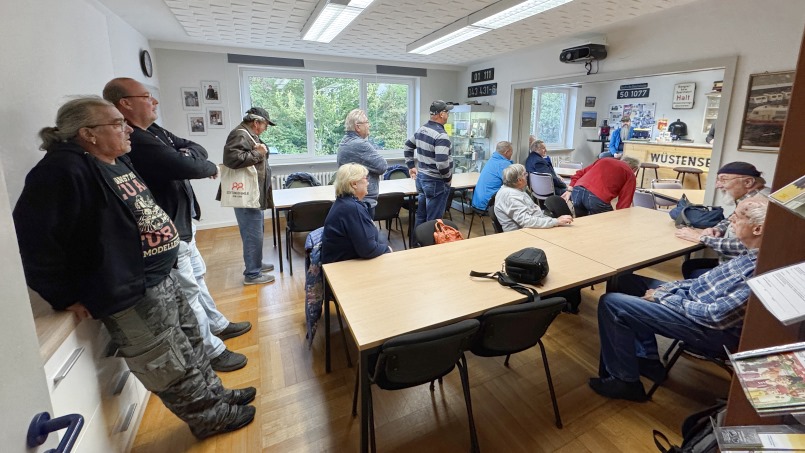 Gäste im Clubheim: Der Modellbahnclub Glauchau - Zuschauer - Foto: Volker Seidel Gäste im Clubheim: Der Modellbahnclub Glauchau - Zuschauer - Foto: Volker Seidel, Münchberg