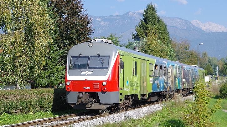 44. MEC 01 Medienabend - Unser Bild mit 713 in Kamnik Graben mit der Gebirgskulisse im Hintergrund zeigt eine Abwandlung der DB-Baureihe 614 - Foto: Karlheinz Völkel, Thurnau