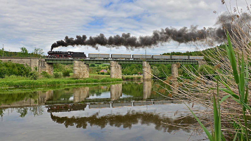 49. MEC 01 Medienabend - 50 0072 des BEM mit planmäß:igen Güterzug - Foto: Jürgen Dorner