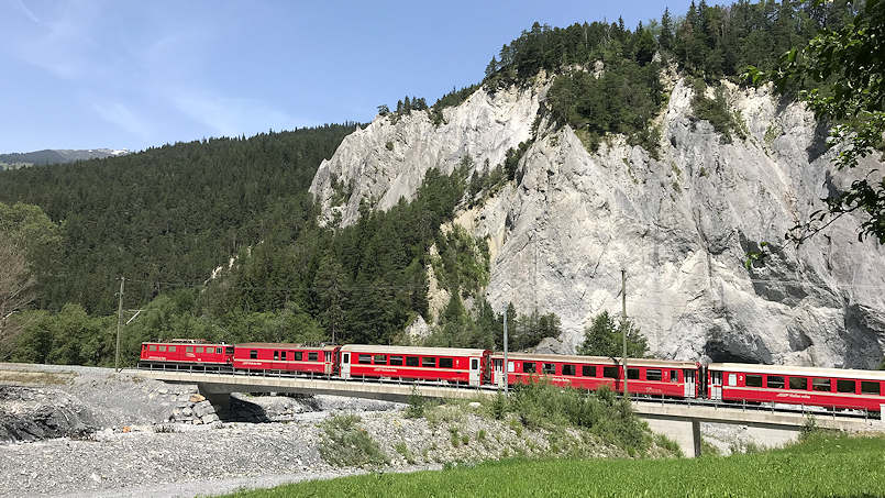 49. MEC 01 Medienabend - Ge 6/6 II mit RegioExpress 1328 in der Ruinaulta - Foto: Jürgen Wagner, Grünwald