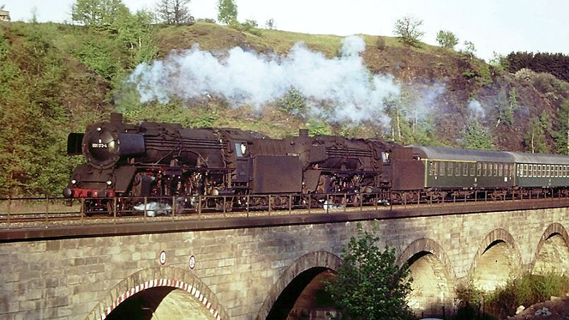 51. MEC 01 Medienabend - 01 173 und eine Schwesterlok auf dem Moschendorfer Saaleviadukt - Foto: Peter Köppel, Hof