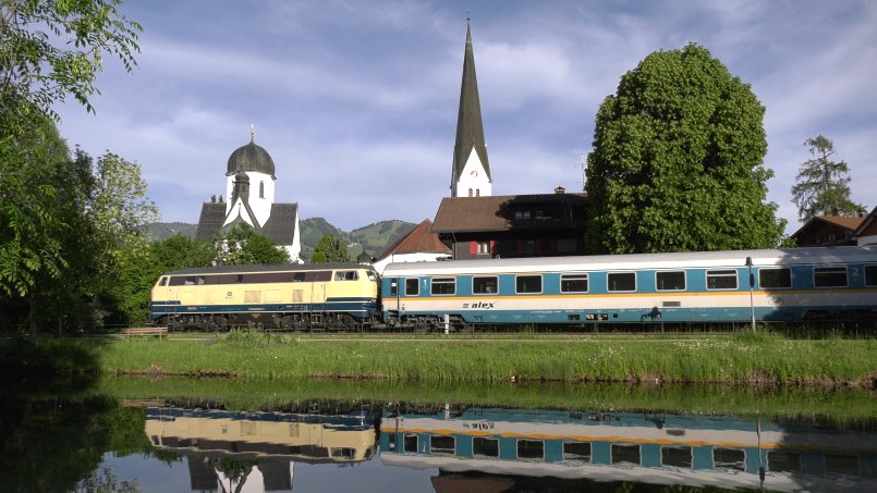 55. MEC 01 Medienabend: Bunte Bilder von modernen Bahnen - Alex mit RP 218 447-1 - Foto: Ralph Hofmann, Bayreuth