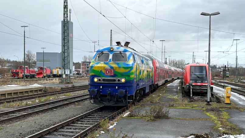 Sie ist wieder da: Die Kultlok 218 in Hof! - 218 443-0 mit RE 2 - Fotos: Volker Seidel, Münchberg