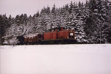 211 257-1 mit dem letzten Güterzug aus Schauenstein