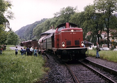 211 294-4 auf Abschiedsfahrt der Strecke Schlömen-Bad Berneck-Bischofsgrün