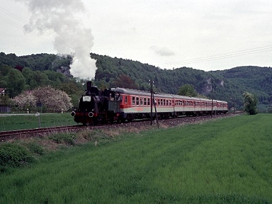 Ploxemam der DFS wurde dem VT 614 vorgespannt. Foto: Roland Fraas