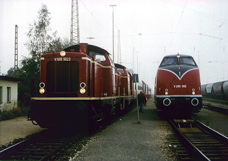 Lange Zeit halfen die Mitglieder des MEC 01 beim Erhalt der V 100 1023 mit. Unser Bild von Wolfgang Mahler zeigt die V 100 1023 mit EBG Sonderzug in Tschechien.