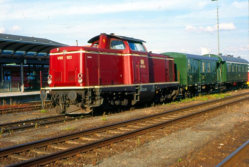 V 100 1023 mit Wagen des MEC 01 Münchberg auf dem Weg nach Plauen - Foto: Volker Seidel